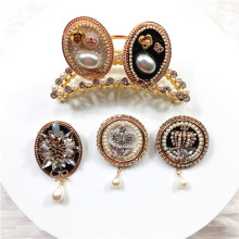 Round Crown Brooch for Women Girl Coat Apparel Accessories Zircon Euro American Badge Fashion Jewelry Handmade Wholesale Gift